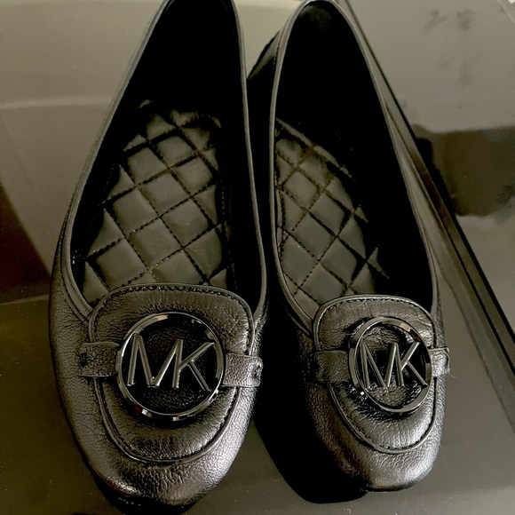 7.5 black Michael Kors Fltas - Picture 1 of 1